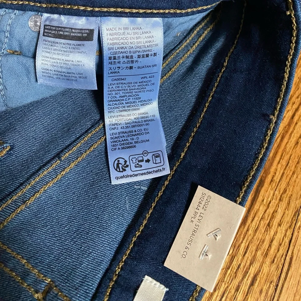Levis classic mid